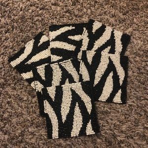 Black and white coaster and placemats set